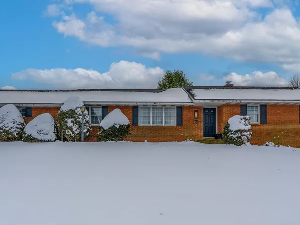 213 Maple Ave, Quarryville, PA 17566