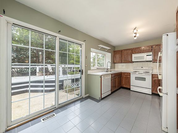 5th image of 3242 Gresham Ln E
