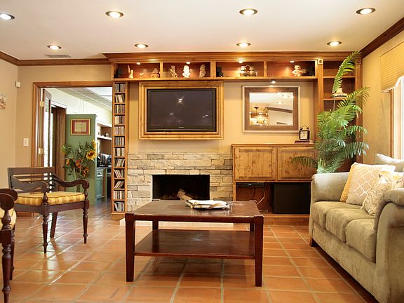 5th image of 9829 Emerado Dr