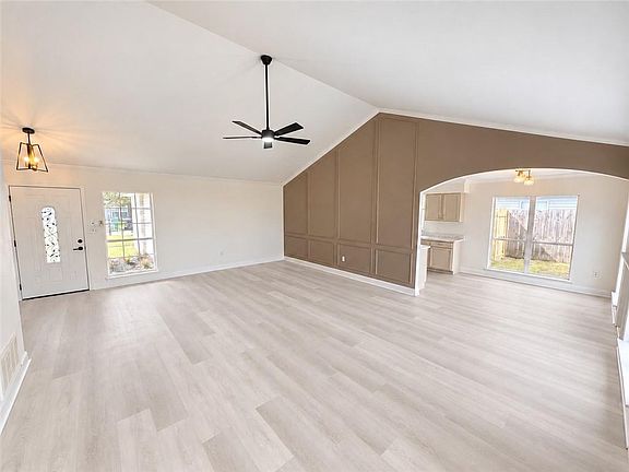 4th image of 6018 Clearwater Dr