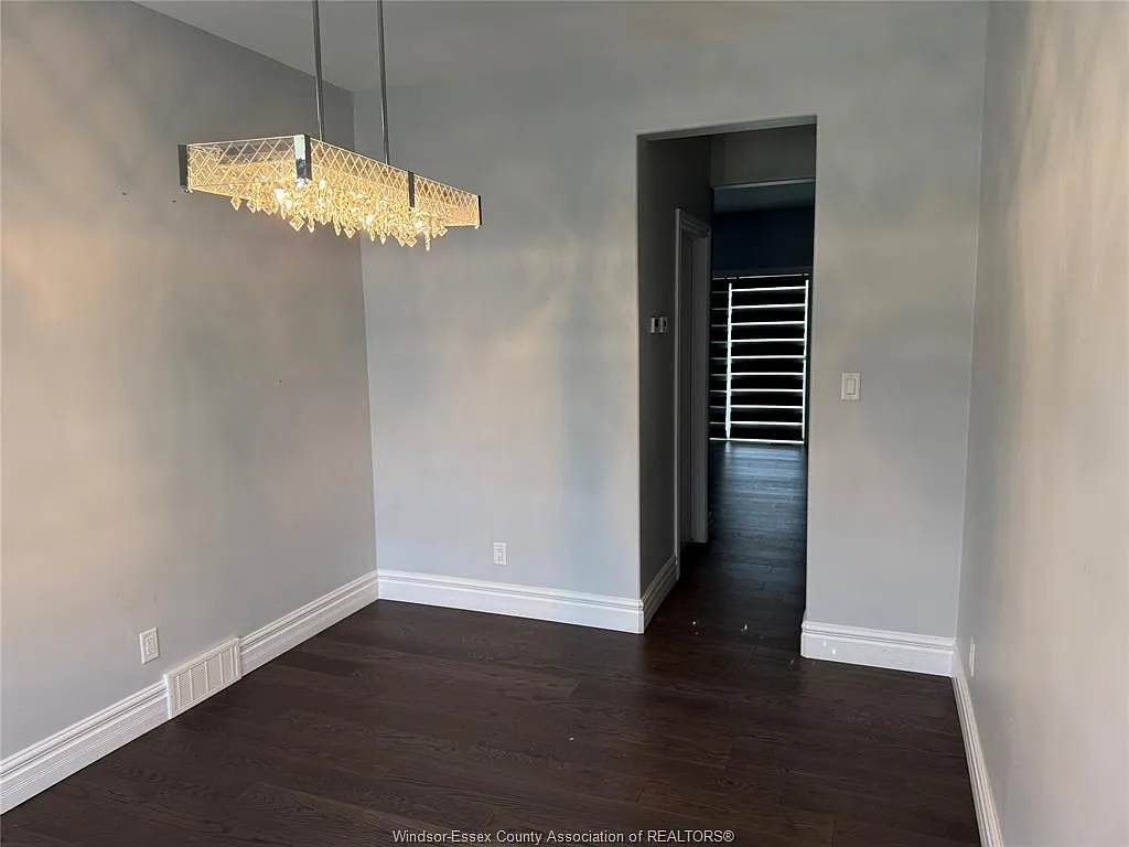 4 bed, 2.5 bath, $3,000 — Photo 2