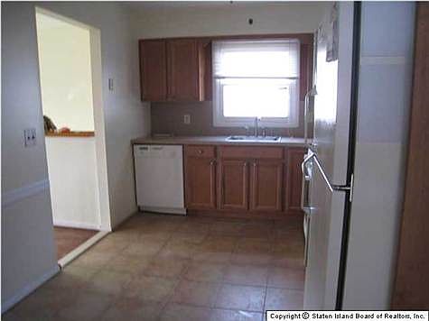 5th image of 239 Hull Ave
