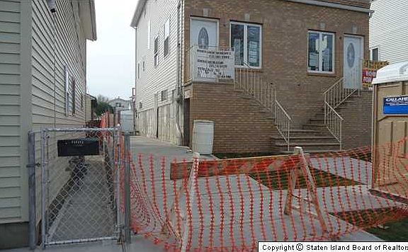 2nd image of 632 Hunter Ave