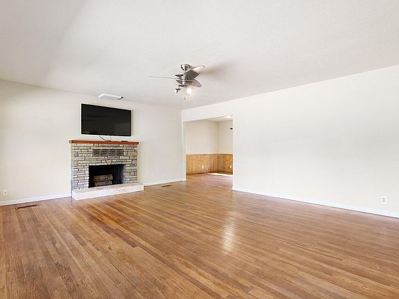 3rd image of 4656 Bonneville St