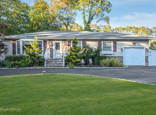 123 Arlington St, Patchogue, NY 11772