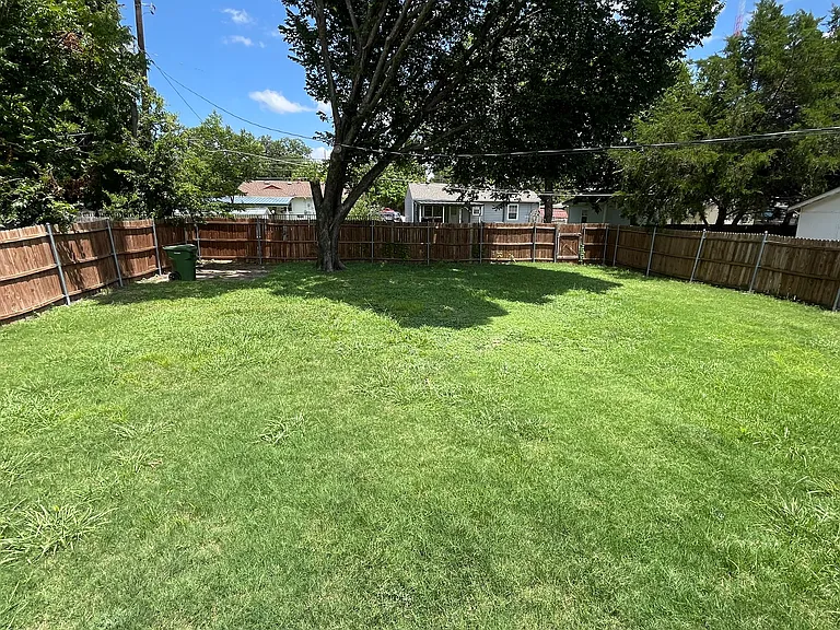 2100 Camden Dr — Photo 19