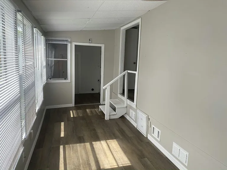 Lakeview Terrace — Photo 24