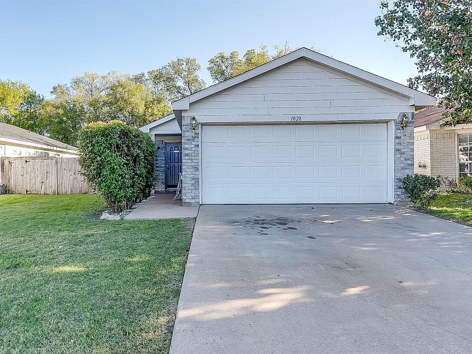 1st image of 1028 Sandalwood Dr