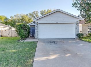 1028 Sandalwood Dr, Fort Worth, TX 76140