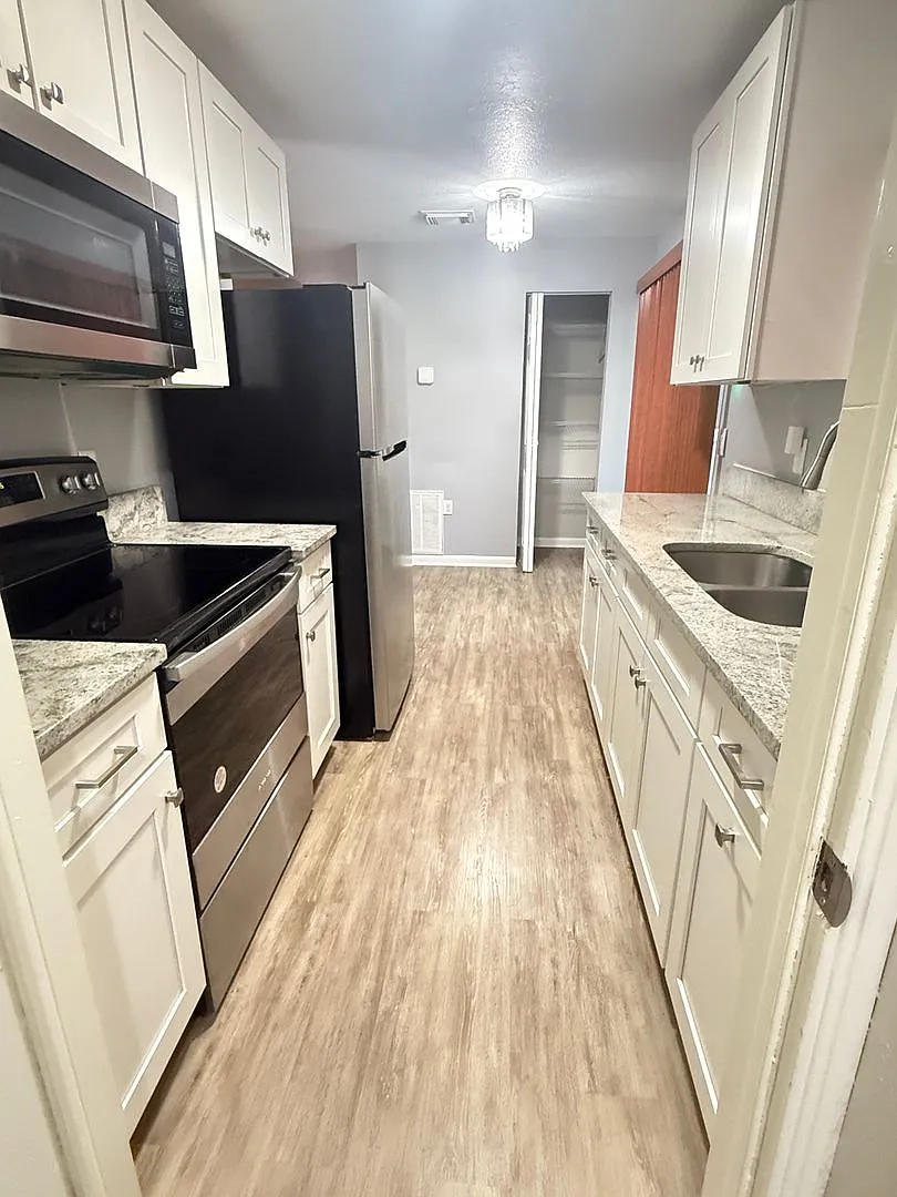 Malibu Groves - 3 Bed 2 Bath — Photo 3