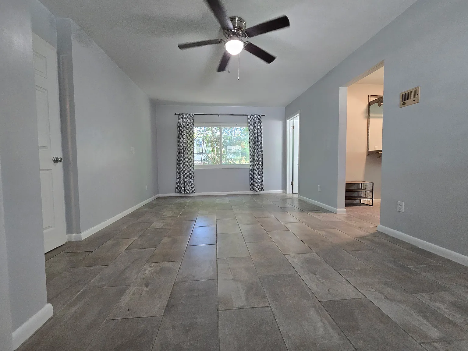 4 bed, 1969 sqft, $2,200 — Photo 4