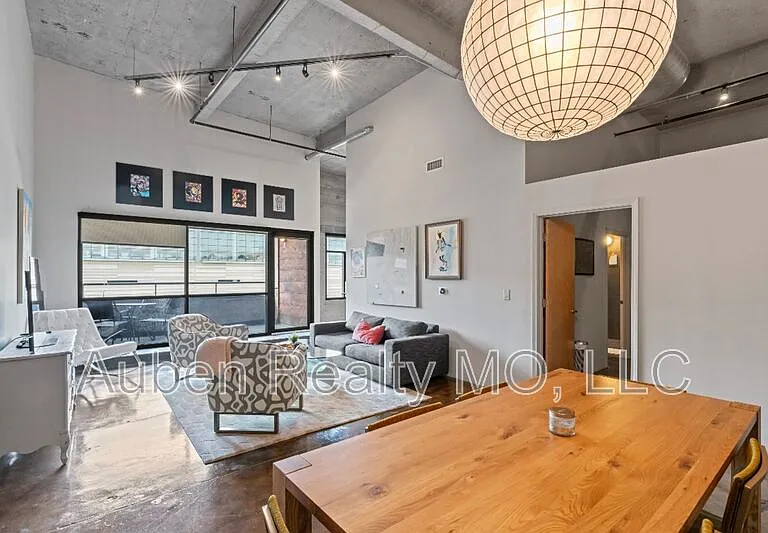 360 W Pershing Rd #330 — Photo 3