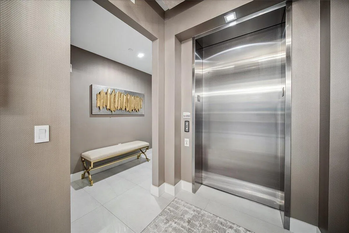 3 bed, 4.5 bath, 3753 sqft, $29,000 — Photo 3