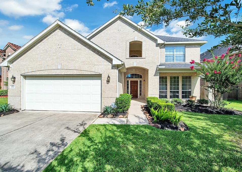 1st image of 2930 Lake Villa Dr
