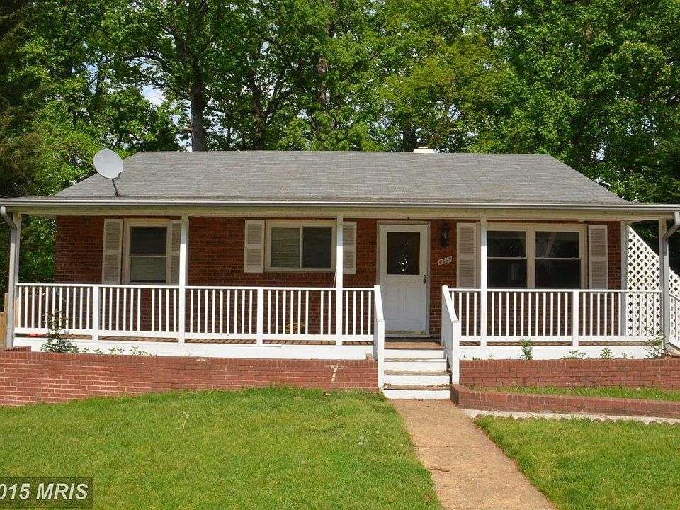 Brick Rambler in Sought after Belvedere community