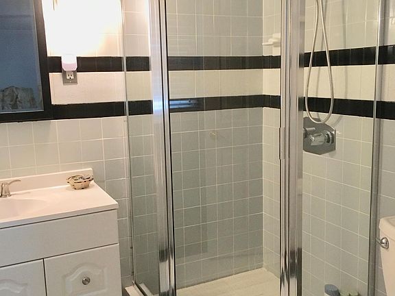 Lower Full Shower Bath