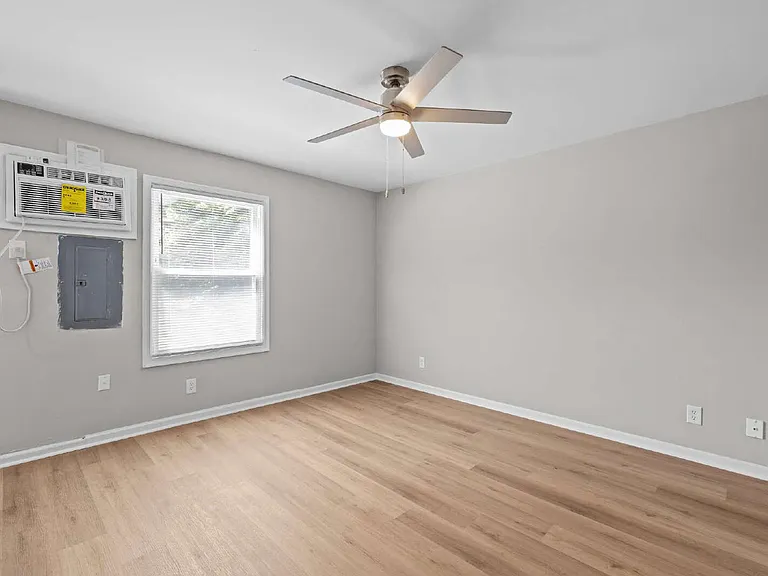 1314 Little Bay Ave #9 — Photo 3