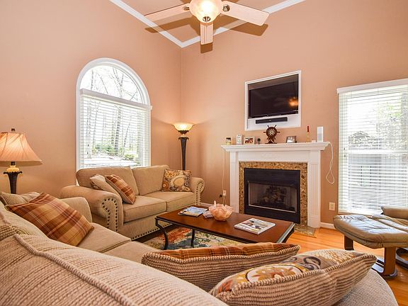 120 Catamaran Ln Moneta VA-large-004-9-P