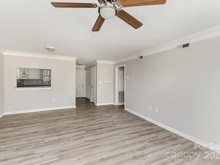 7610 Woods Ln #5 — Photo 21