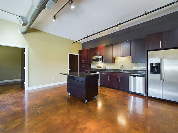 5th image of 831 S Flores St #13207
