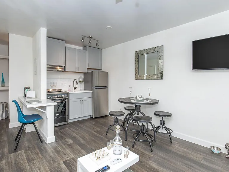 Studio 710 Apartments — Photo 42
