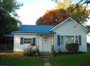 308 E Apple St, Argos, IN 46501