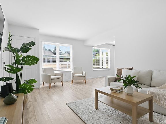 3rd image of 39625 Village Wood Ln Unit 6