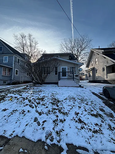 496 Whitney Ave Photo 1