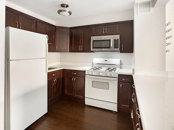 3rd image of 2800 N Lake Shore Dr APT 1713