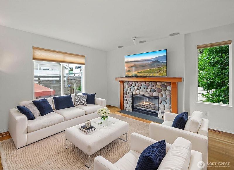 2nd image of 5243 40th Avenue NE