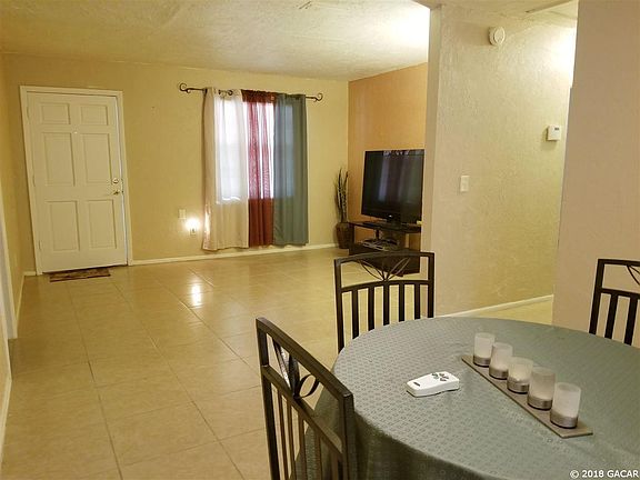 4th image of 2637 NE 11th Pl