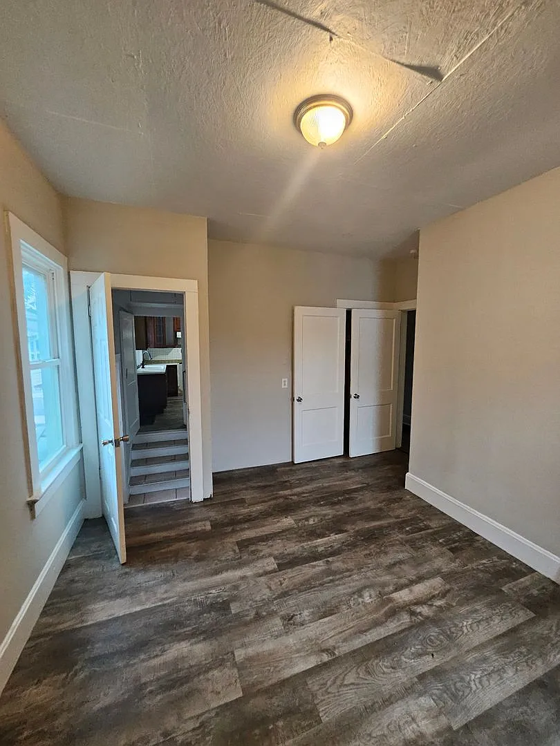 4 Bed 1 bath - EHA Approved! — Photo 2