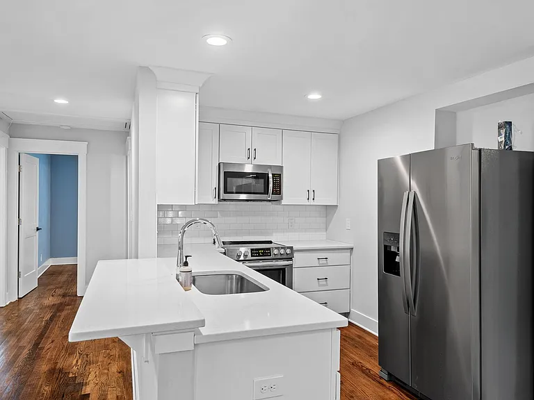 2104 Nelson St — Photo 9