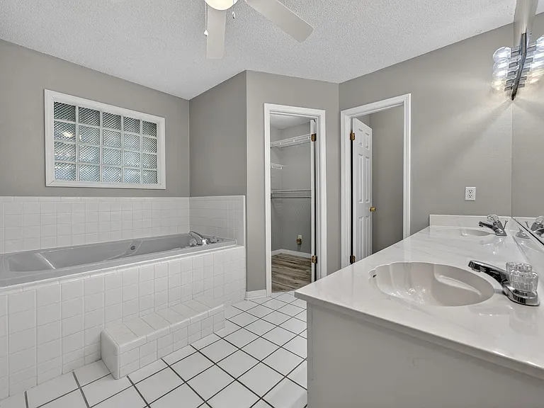 3 Neptune Dr — Photo 27