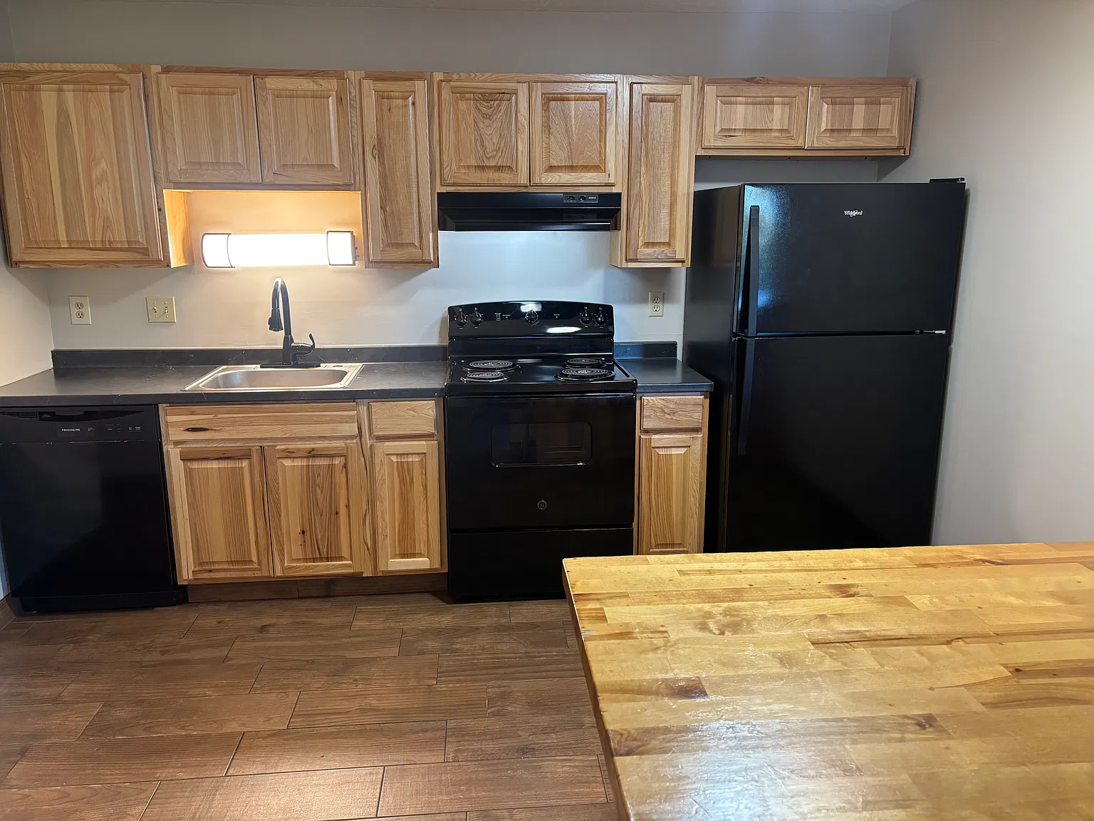 2 bed, 1.5 bath, 1025 sqft, $1,373 — Photo 1