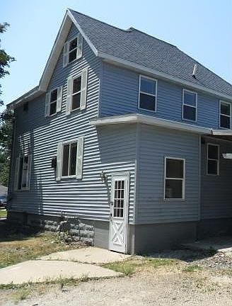 2nd image of 200 W Burnett St