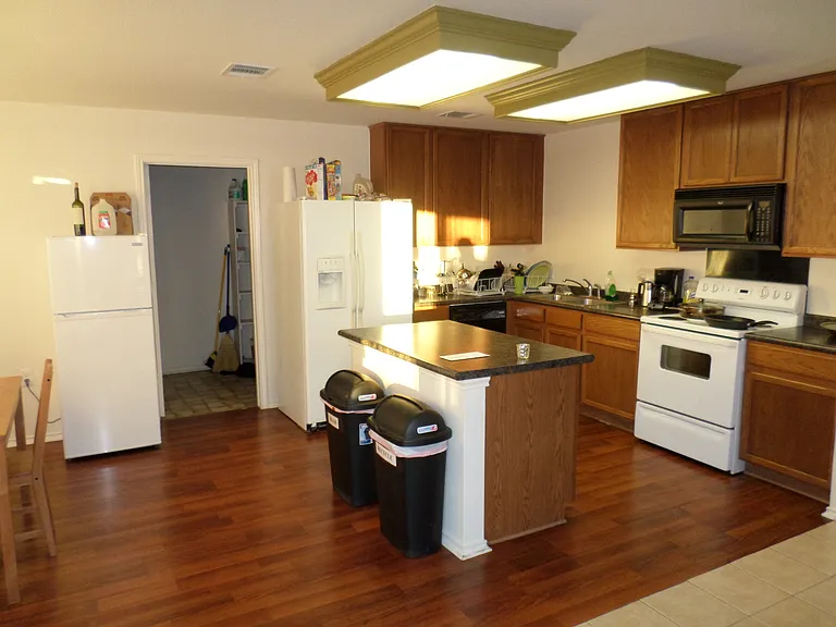 8014 Bannock Ln — Photo 2