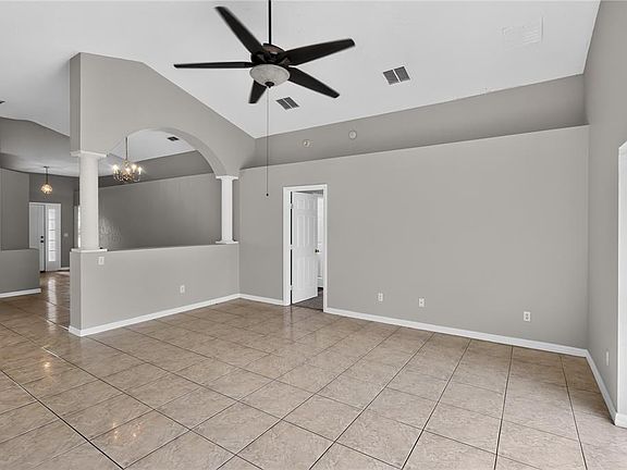 3rd image of 725 ROBIN COURT