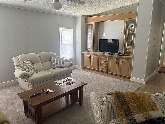3rd image of 3349 Lake Overlook Pl