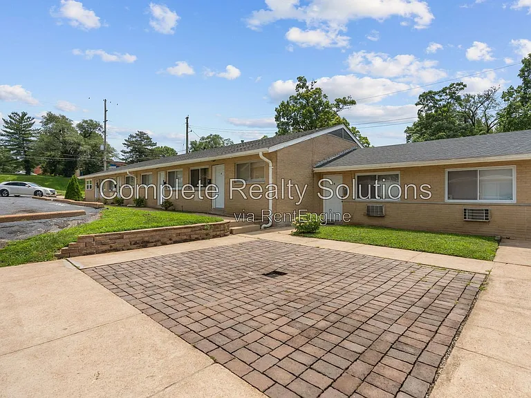 2323 Woodson Rd #E — Photo 13