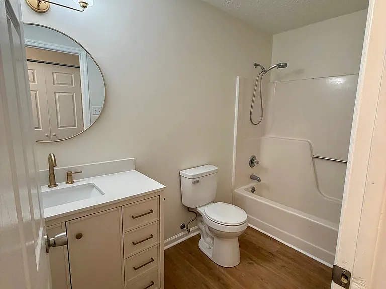 1570 Summerhill Dr — Photo 6