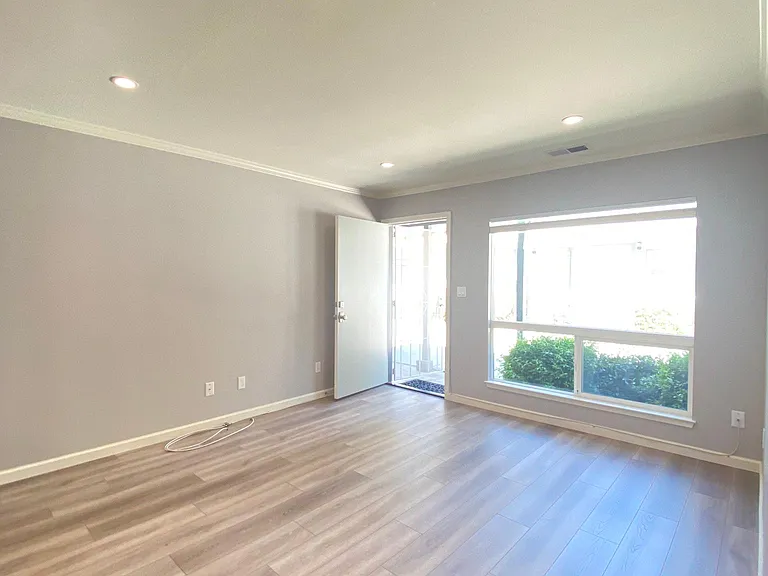 1483 Kentfield Ave — Photo 2