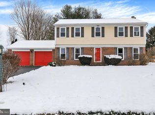 438 Coach House Ln, Lititz, PA 17543