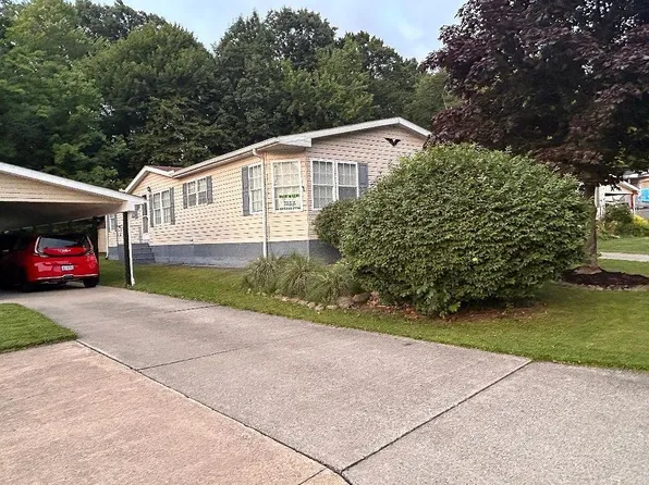99 Greentree Ln, Hiram, OH 44234