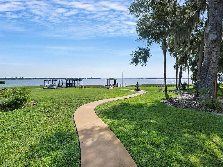 606 N Shore Dr — Photo 4