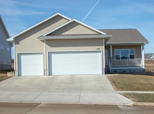 1310 1st St SE, Waverly, IA 50677