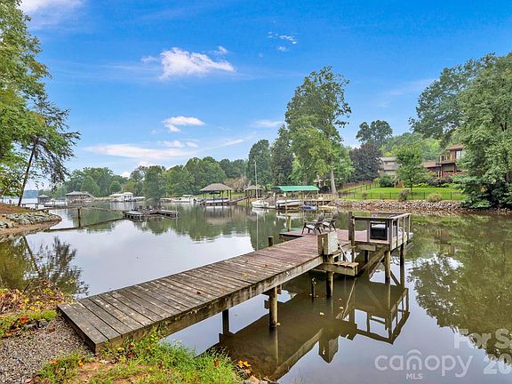 3rd image of 470 Lakeview Shores Loop