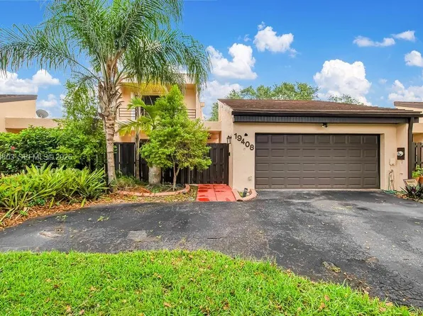 19408 W Lake Dr, Hialeah, FL 33015