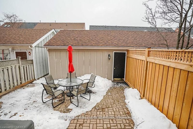 Oakville Townhouse for rent - 4 Bedrooms — photo 18