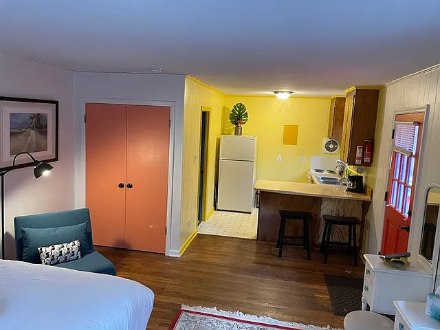 Studio, 675 sqft, $950 — Photo 2